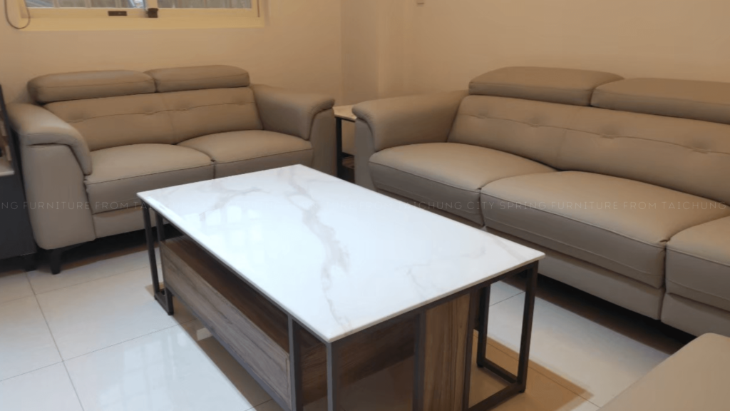 Leather sofa with adjustable headrest_delivery photos_1